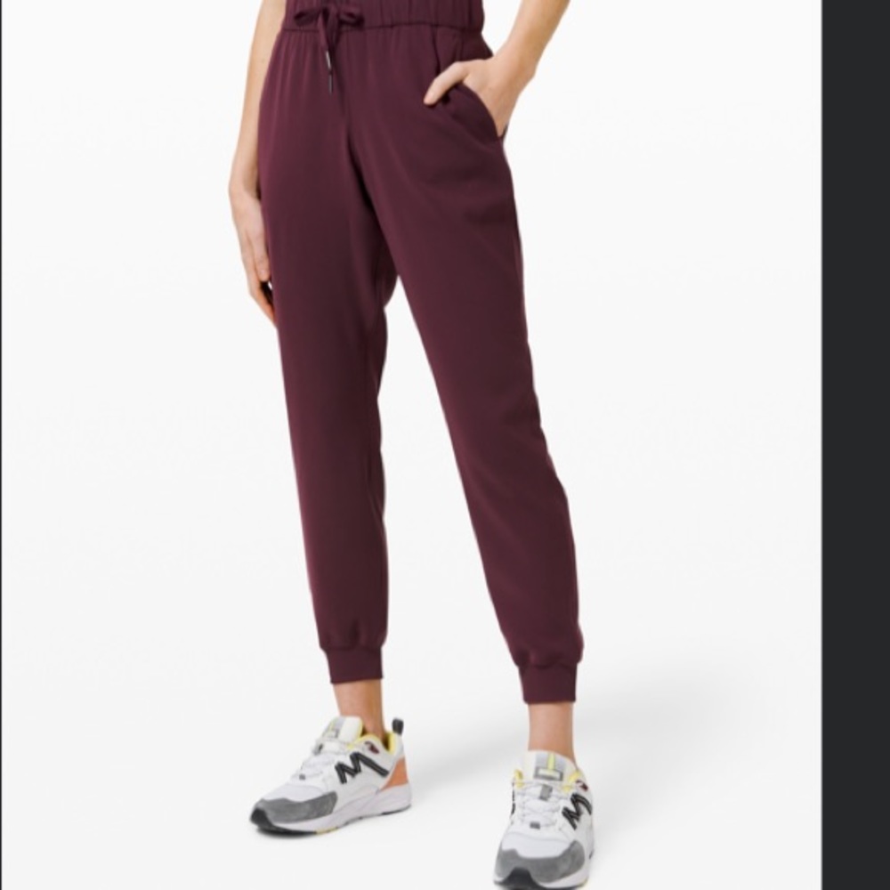 Lululemon- On the fly jogger 28” woven